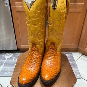 Round Toe Men’s Cowboy Boots